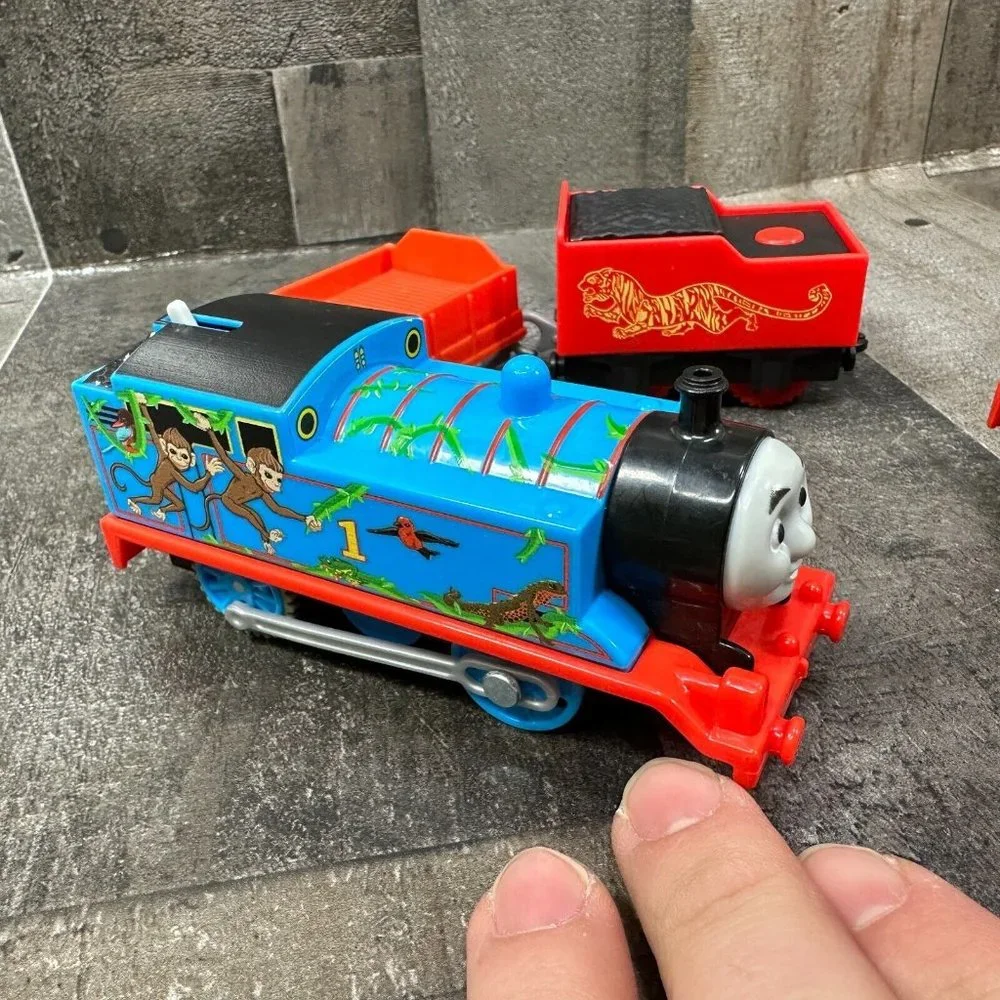 Trackmaster Motorized Trains Thomas The Train‎ Circus and Cars Lot of 6 pieces